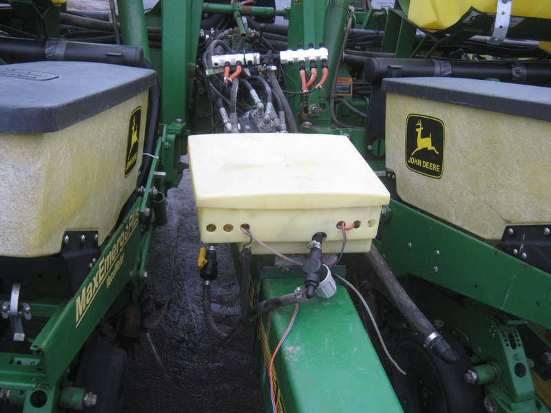Planting Equipment  John Deere 1760 Planter  Photo
